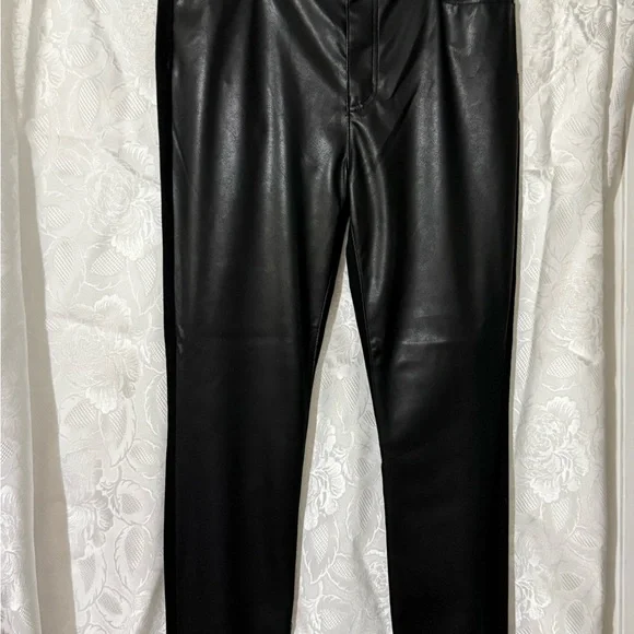 Judy Blue Women - Picture 3 of 3